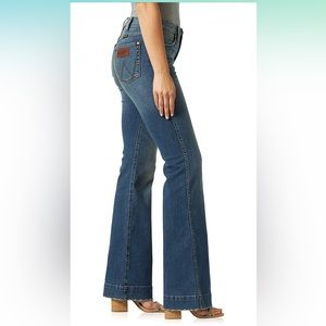 Wrangler Women's Retro High Rise Trouser Jean, Size 33x36, flare leg, worn once